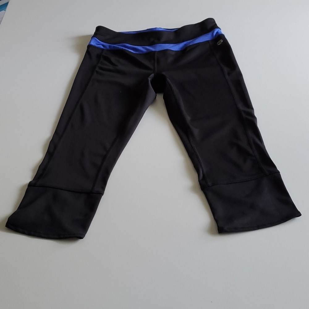 Impact Black & Blue Capri Leggings Size Small NWOT